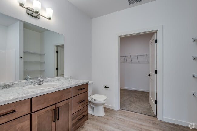2 BR, 2 BA - 1,080SF