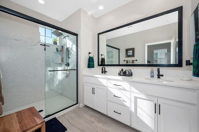 Photo - Beautiful 3 Bedroom Home with Updated Finishes & 2-Car Garage!
