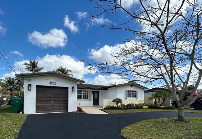 Building Photo - Southwest 94th Avenue, Cooper City, FL 33328 - 3 BR 2 BA single-family home