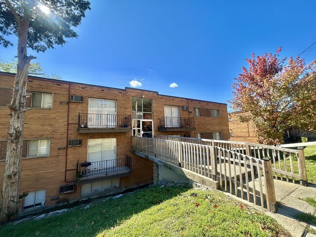 Photo - Recently Renovated 1-Bedroom Apartment in ... Unit 1589 Glen Parker Ave -12