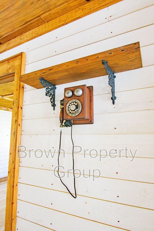 Photo - 1203 Simpson St