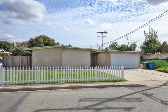 Building Photo - 1065 Barrett Ave Rental