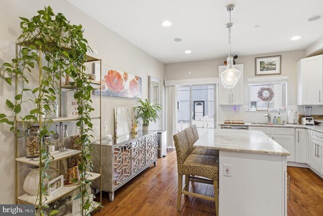 Photo - 2249 Kimball St