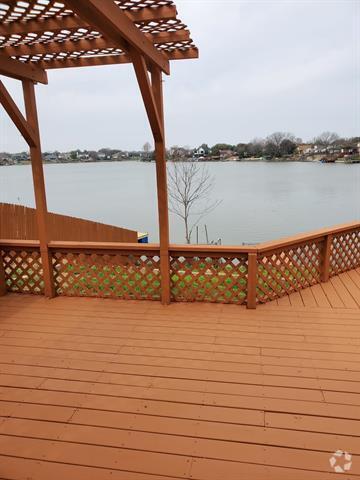 Building Photo - 1211 Lakeshore Dr Rental