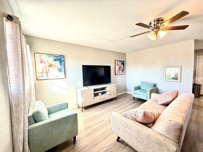 Photo - 303 Fiesta Ave