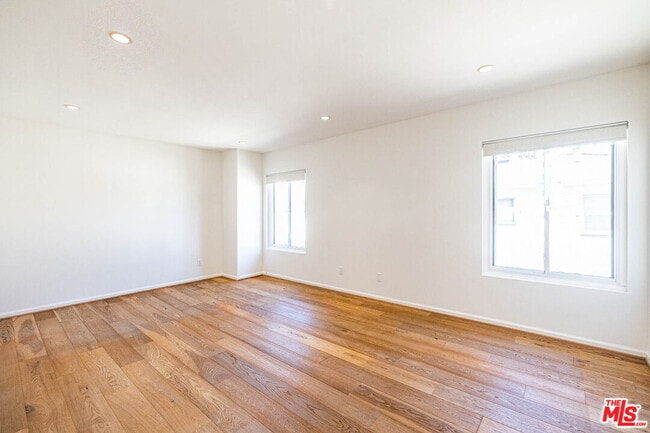 Photo - 1011 5th St Unit 4