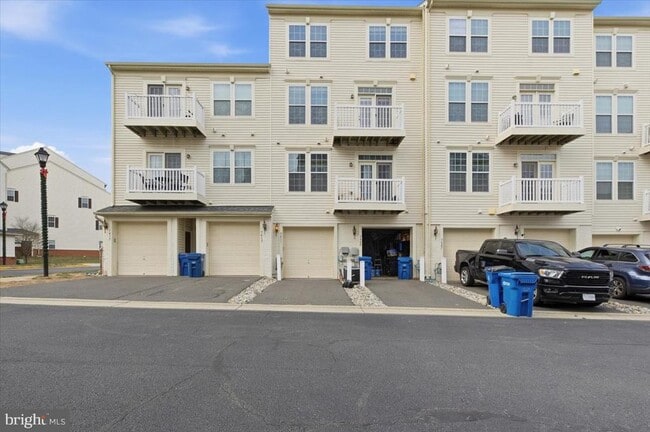 Building Photo - 7411 Brunson Cir