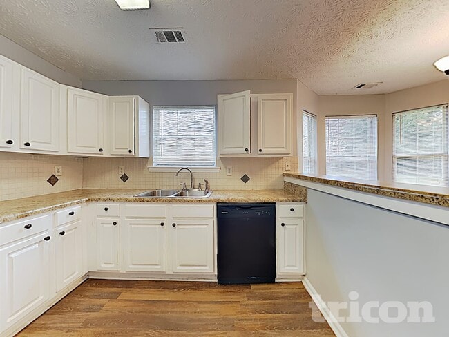 Photo - 705 Claven Ct