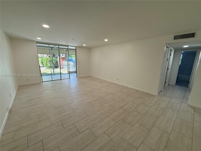 Photo - 609 NE 14th Ave Unit 108