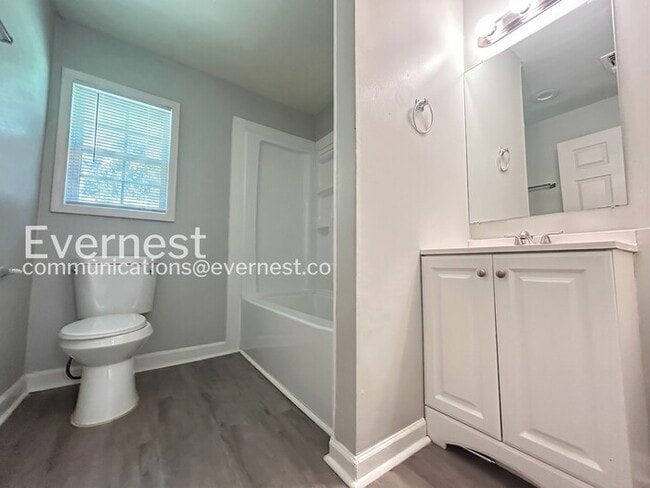 Photo - 206 Harwell Rd NW