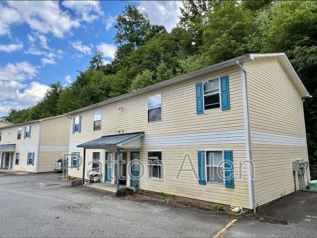 Building Photo - 121 Citadel Dr