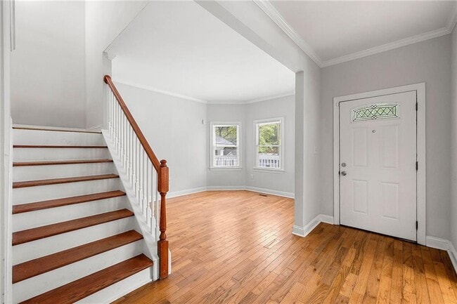 Photo - 980 Violet St SE