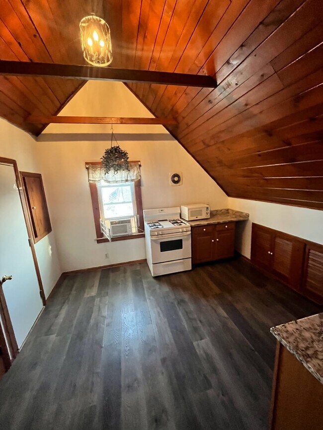 Photo - 947 Campbell Ave Unit 3rd Floor