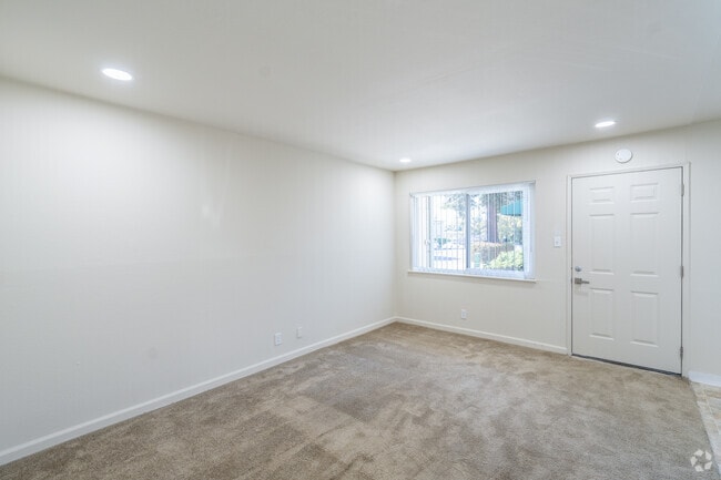 1BD, 1BA - 550SF - Family Room