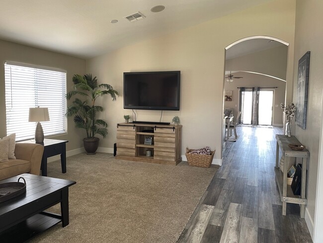 Photo - 34809 N Gurnsey Trail