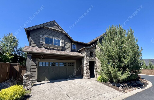4 BR - 2.5 BA Luxury Golf Course Living on... - 4 BR - 2.5 BA Luxury Golf Course Living on... House