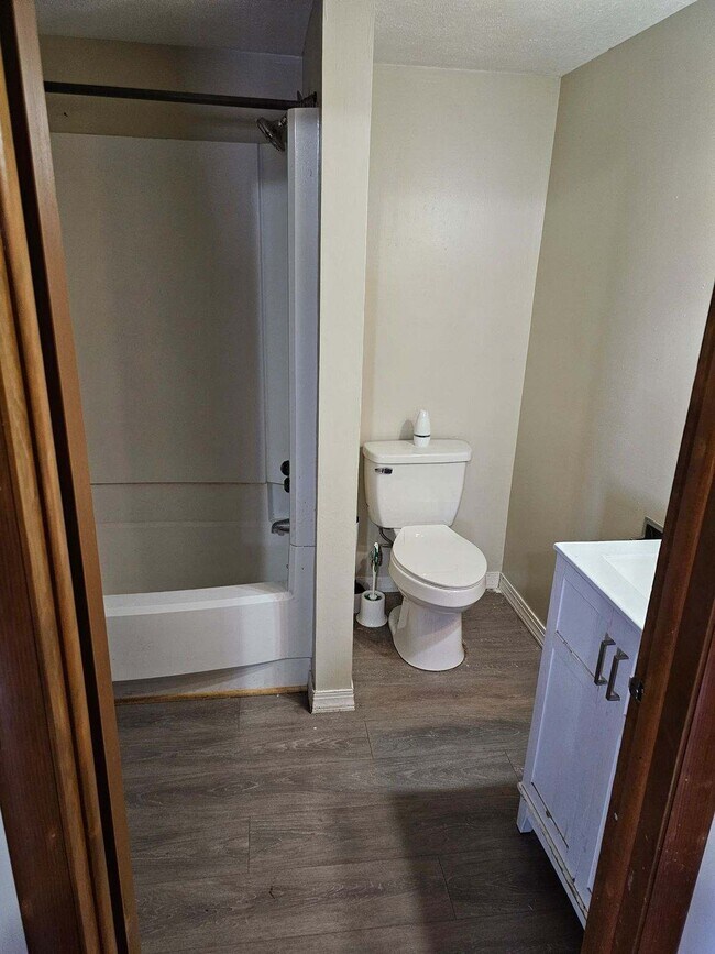 bath - 29-301 Liberty St Unit 201