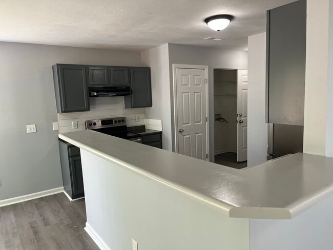 Photo - 408 Gladstone Dr