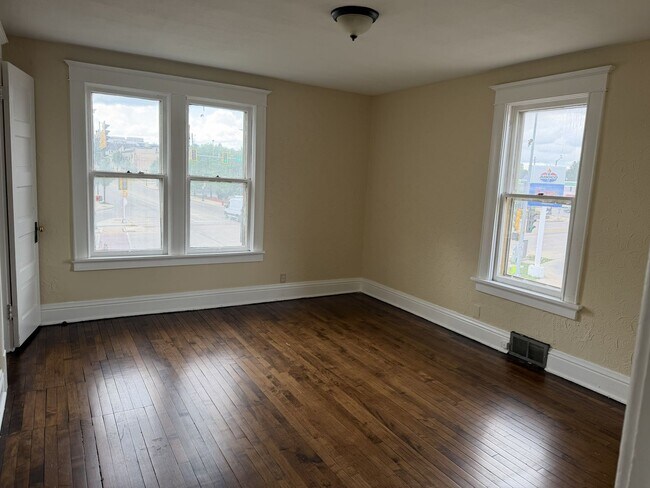 Photo - 2925-2929 W Greenfield Ave Unidad 5929A W Greenfield Ave