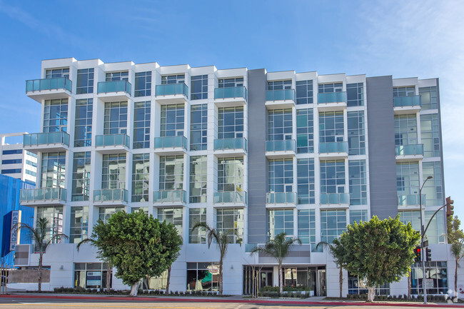 Building Photo - The Lofts on La Brea