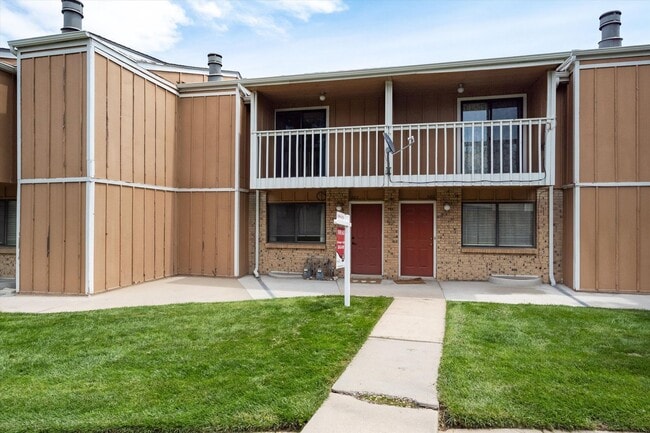 Photo - 2 bedroom 3 bath Updated townhome in Lakewood!
