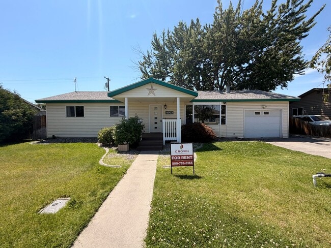 Building Photo - Kennewick Location w/a Country Flare!