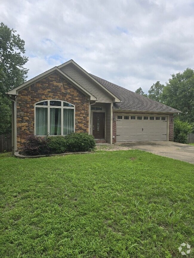 Building Photo - 3 bedroom 2 bath home for lease