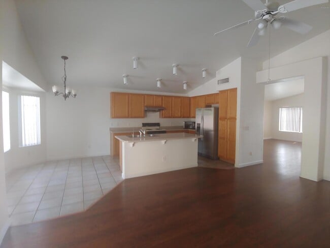 Photo - 1110 W Raven Dr