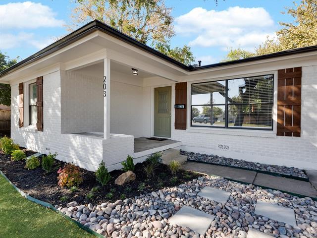 Photo - 203 Joe White St