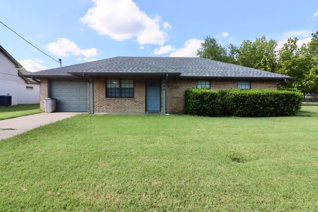 Building Photo - FOR LEASE! Newly Remodeled - 3 Bedroom - 1... Rental