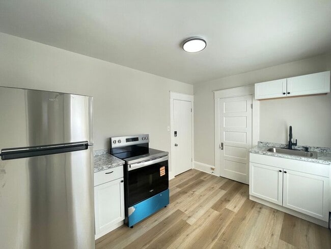 Building Photo - 55 Henriette St Unit #5