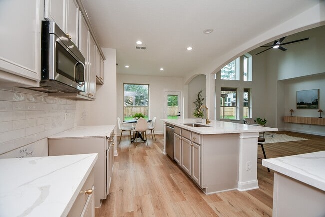 Photo - 18 Hadlock Pl