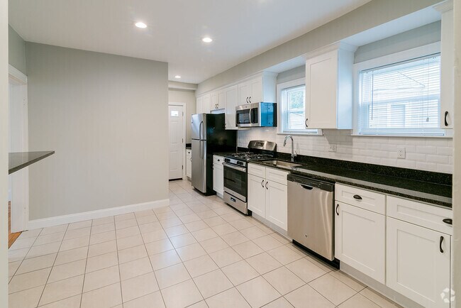 Building Photo - 58 Saunders St Unit 1 Rental
