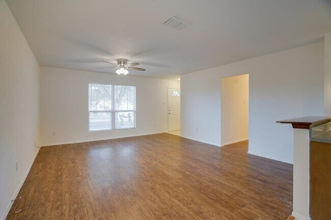 Photo - 7100 Barnsdale Way