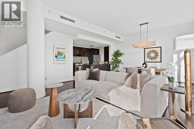 638 Beach Crescent