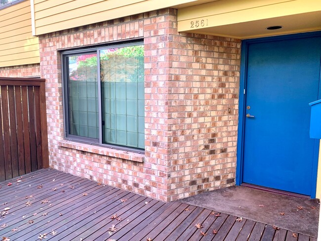 Bright, Airy Madison Valley Townhome - Bright, Airy Madison Valley Townhome