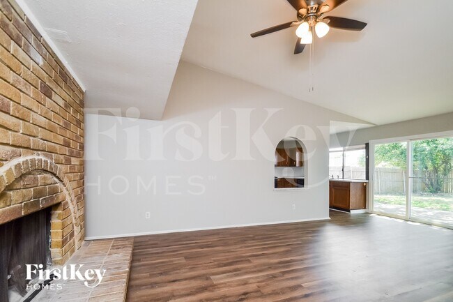 5702 Magnolia Ln