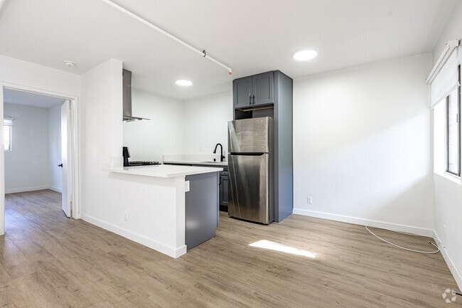 1BR, 1BA - 700SF - Dining Room