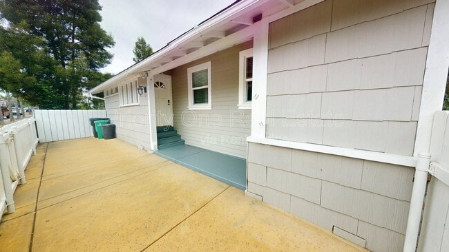 Building Photo - 3517 Indiana St Unit 3517