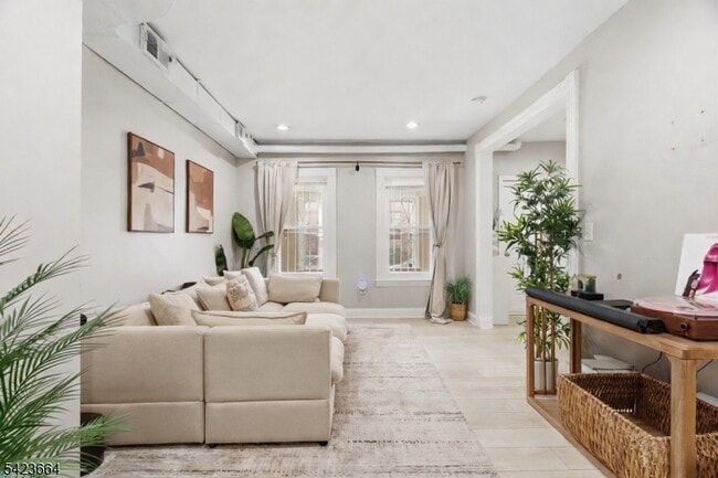 Photo - 87 Madison Ave