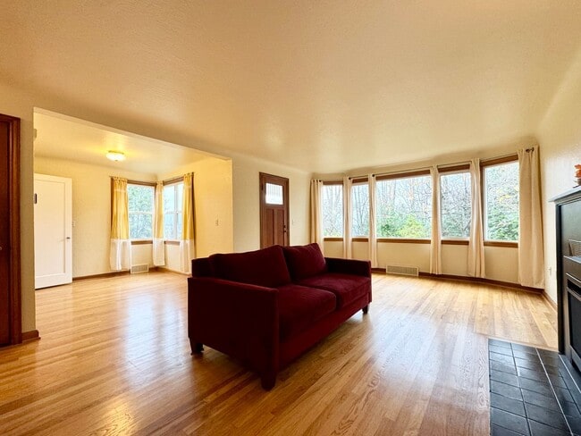 Photo - Queen Anne Home