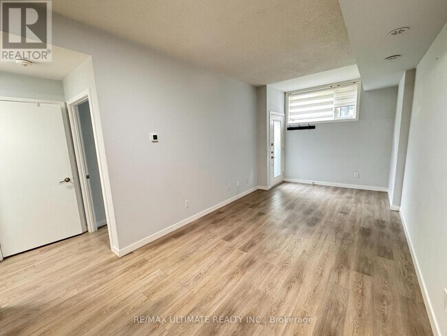 Photo - 1135 Cooke Blvd.