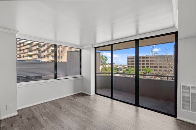 Building Photo - 3525 Sage Rd Unit 504