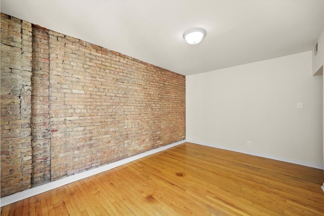 Photo - 3000-3008 N Whipple St