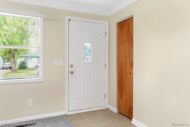 Photo - 5705 Detroit St