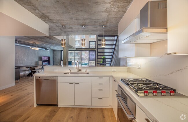 Building Photo - Little Italy, Loft Style 2bed 2bath 2 park...