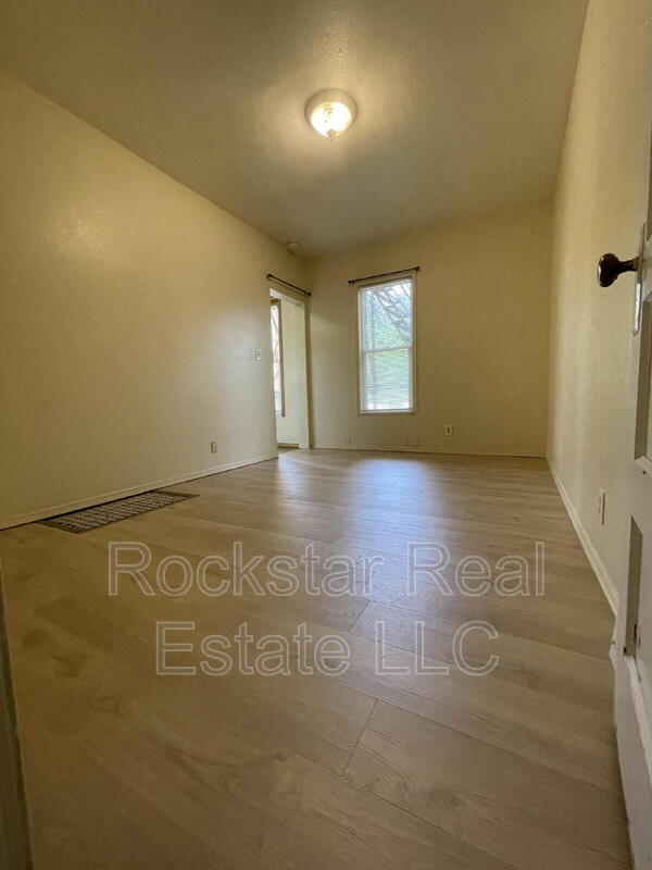 Building Photo - 1420 E 16th Ave Unit 2 Rental
