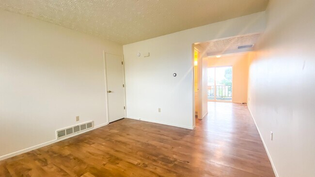 Photo - 305 Country Villa Ln