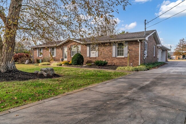 Photo - 412 Winwood Dr