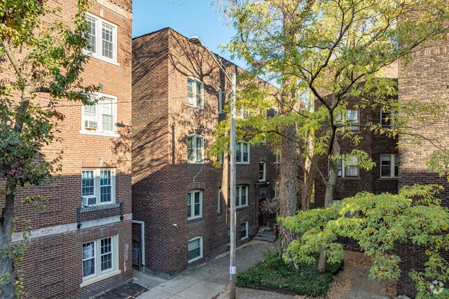 Building Photo - Beautiful Renovated Units Rental